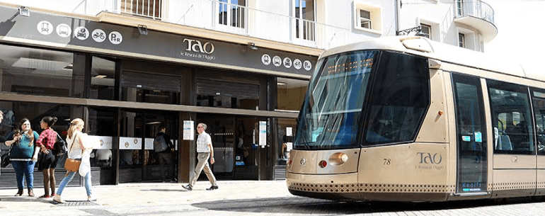 Image tramway devant l'agence tao Orléans