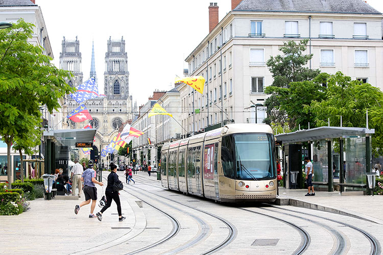 Tramway à la station Georges Pompidou